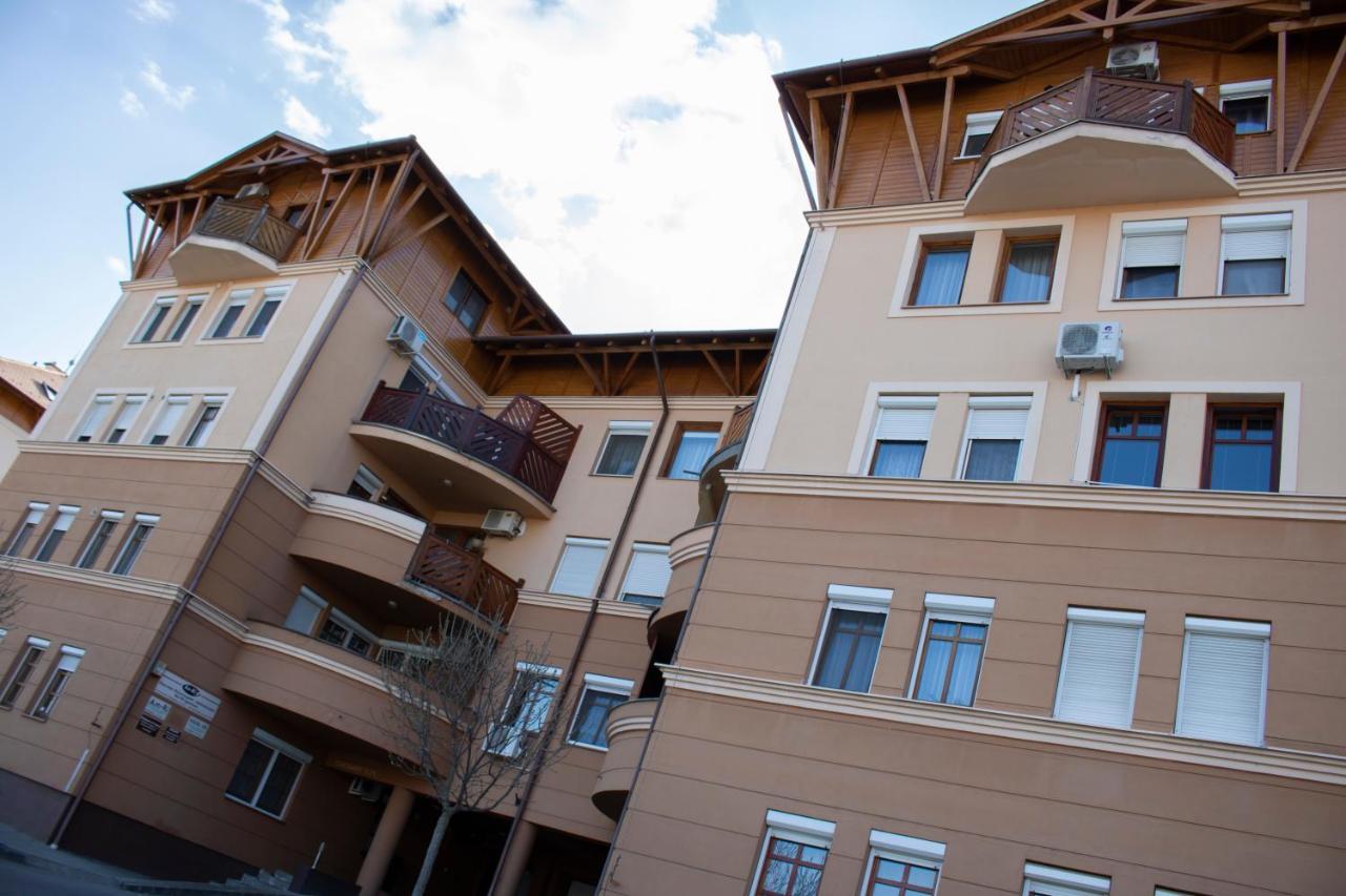 Csalogány Apartman Apartamento Szekszárd Exterior foto