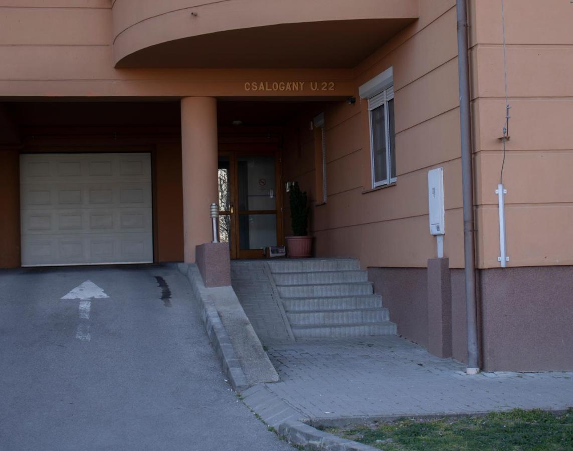 Csalogány Apartman Apartamento Szekszárd Exterior foto